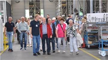 Tag der offenen Tür bei Lisega in Zeven: Tausende Besucher und Mitarbeiter hatten viel Spaß und nahmen an Werksführungen und dem bunten Programm teil.