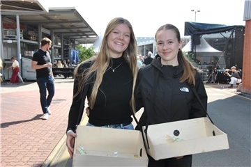 Tag der offenen Tür bei Lisega in Zeven: Tausende Besucher und Mitarbeiter hatten viel Spaß und nahmen an Werksführungen und dem bunten Programm teil.
