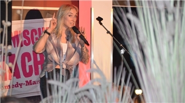 Talent, lose Zunge und kein Blatt vor dem Mund - Jacqueline Feldmann erwies sich als Garant für feinste Comedy.