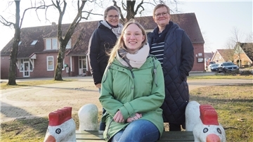 Talika Blanco (vorne) übernimmt in diesem Jahr die Verantwortung für die Oster- und Herbstmärkte in Sievern von den langjährigen Organisatorinnen Claudia Flathmann (rechts) und Angela Druse.