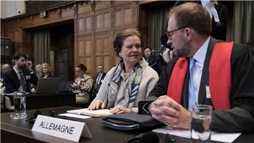 Tania von Uslar-Gleichen (l.) und Christian J. Tams, Mitglied des deutschen Anwaltsteams.