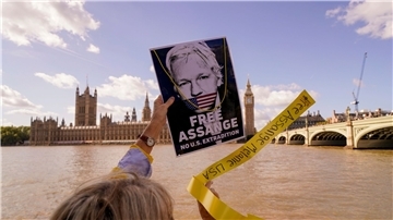 Tausende Demonstranten haben am Wochenende in London die Freilassung von WikiLeaks-Gründer Julian Assange gefordert.