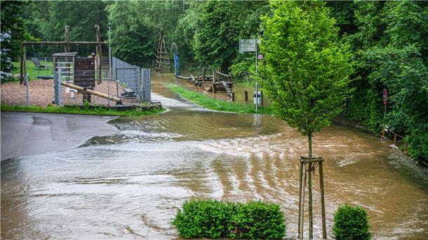 Süddeutschland ächzt unter dem Hochwasser Teile von Leinzell sind überflutet, nachdem der Fluss Lein über die Ufer getreten ist.