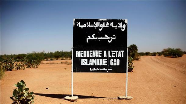 Mali: Islamisten töten bei Anschlägen mehr als 60 Menschen Terroristen haben laut malischer Regierung im ein Schiff und ein Armeelager angegriffen.
