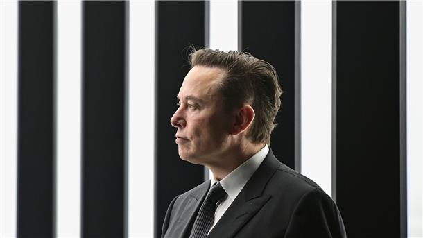 Elon Musk will Twitter-Kauf offenbar bis Freitag abschließen Tesla-Chef Elon Musk bei der Eröffnung seiner Giga-Fabrik in Brandenburg.