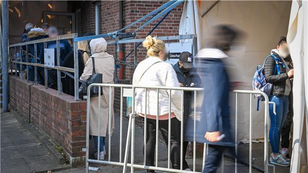 Testzentrum und Corona-Ambulanz in der Dr.-Franz-Mertens-Straße. Foto Scheschonka