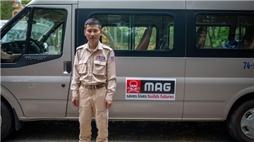Thai Van Ninh arbeitet seit 2015 für MAG. Als er sechs Jahre alt war, wurde sein 12-jähriger Bruder auf dem Heimweg von der Schule durch nicht explodierte Sprengkörper getötet.