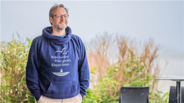 „The Liberty“-Hoteldirektor Christian von Rumohr hat ein Lebensgefühl auf Pullover gebannt.