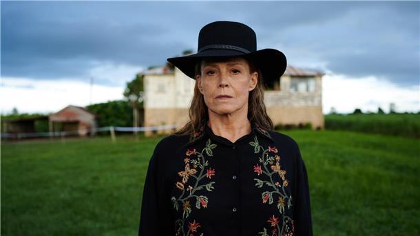 „The Lost Flowers of Alice Hart“: Sigourney Weaver als June Hart.