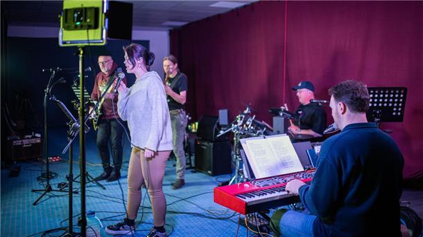 „The Shantees“ in Aktion (von links): Dirk Heinrich, Nadja Hayduk, Jörg Schröder, Michael Pöhlmann und Colja Cordes.