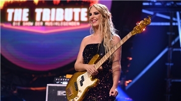 „The Tribute – Die Show der Musiklegenden“: In der Gewinnerband spielt Sylvana Lenzschau mit, die in Bremerhaven zur Schule gegangen ist.