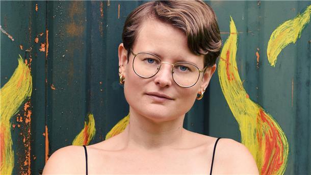 Thea Mengeler liest in der Bremerhavener Stadtbibliothek aus ihrem Roman „Nach den Fähren“.