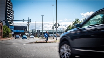 Autos auf der Columbusstraße in Bremerhaven.