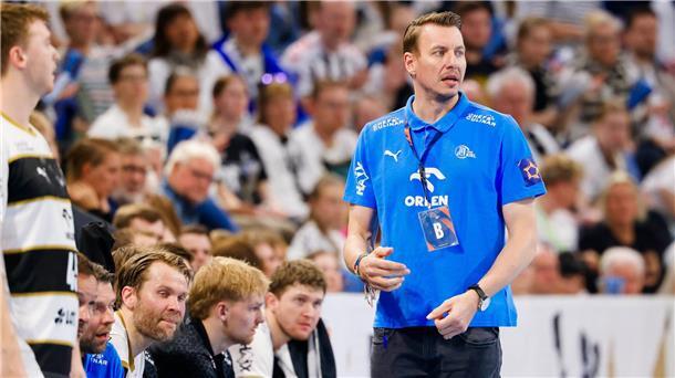 Kiel, Flensburg und Melsungen stehen im Final-Turnier THW-Trainer Filip Jicha beobachtet das Spiel seiner Mannschaft.