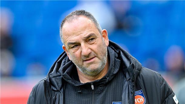 Heidenheims Trainer Schmidt: „So haben wir keine Chance“ Tief frustriert: Heidenheims Trainer Frank Schmidt nach der Niederlage bei Hoffenheim.