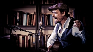 Tim Lothar spielt auf dem Zolli.