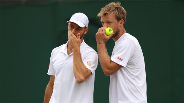 Nach Debatten: Davis-Cup-Team startet optimal in China Tim Pütz (l) und Kevin Krawietz gewannen trotz der späten Anreise ihr Davis-Cup-Doppel in China gegen die Slowakei.