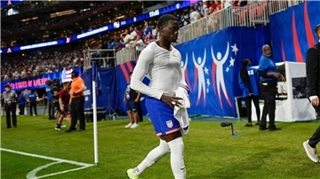 Timothy Weah war in der 18. Minute vom Platz gestellt worden. Er soll zu den Spielern gehören, die rassistisch beleidigt worden sind.