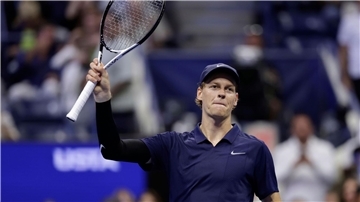 Titelverteidiger Jannik Sinner rauscht bei den US Open ins Viertelfinale.