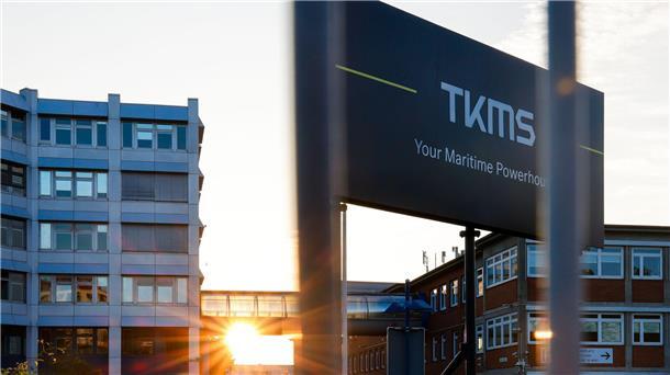 TKMS hat Werftstandorte in Kiel und Wismar und beschäftigt rund 8.200 Menschen.