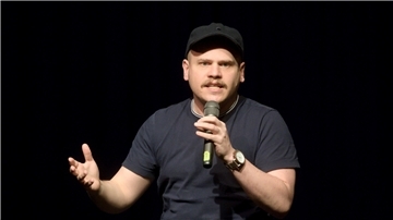 Tobias Ginsburg schleuste sich bei rechtsextremen Studentenverbindung ein und bei Nazi-Rappern. Davon erzählt er sehr unterhaltsam im Capitol.