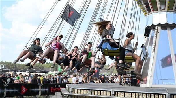 Tolle Stimmung auf und vor den Bühnen und auf den Zeltplätzen des Hurricane-Fest...