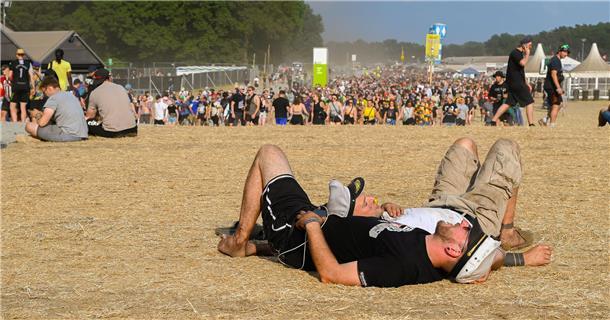 Tolle Stimmung auf und vor den Bühnen und auf den Zeltplätzen des Hurricane-Fest...
