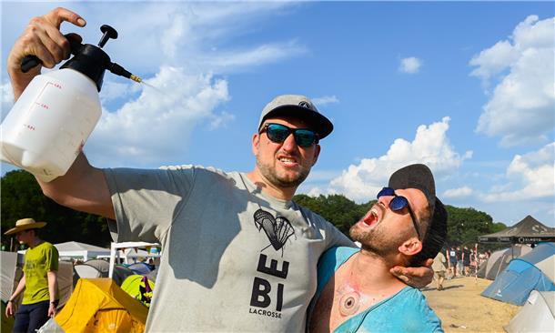Tolle Stimmung auf und vor den Bühnen und auf den Zeltplätzen des Hurricane-Fest...