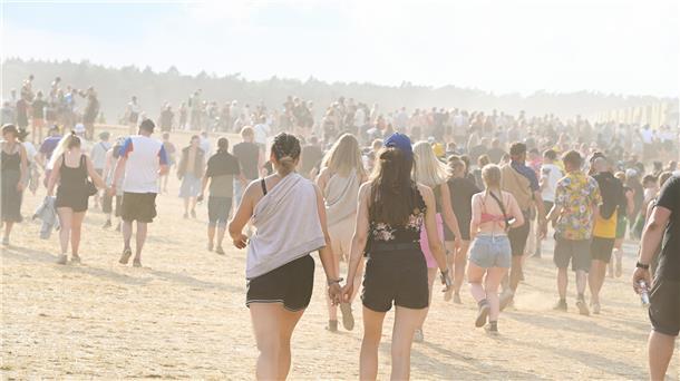 Tolle Stimmung auf und vor den Bühnen und auf den Zeltplätzen des Hurricane-Fest...