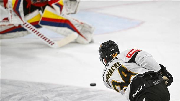 15 Monate vor Olympia: Wenig Lichtblicke bei Eishockey-Team Tom Kühnhackl machte nach rund zweieinhalbjähriger Nationalmannschafts-Abstinenz beim Bundestrainer Eindruck.