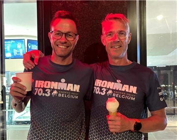 Torben Schramm und Björn Maywald nach einem Triathlon in Belgien.