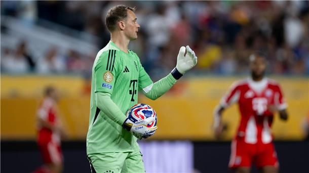 Regeln für neue Saison: Torhüter und Elfmeter im Fokus Torhüter wie Manuel Neuer dürfen den Ball acht Sekunden in der Hand halten.