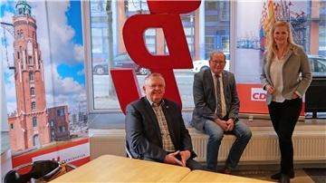 Torsten Neuhoff, Thorsten Raschen und Christine Schnittker (von links) freuen sich auf Begegnungen mit den Bürgerinnen und Bürgern der Stadt.