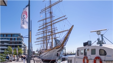 Traditionsschiffe in Bremerhaven: Neuer Hafen. Im Bild: Die „Schulschiff Deutschland“. Foto: Hartmann
