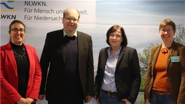 Trafen in Hannover zum Austausch zusammen (von links): Staatssekretärin Anka Dobslaw, Umweltminister Christian Meyer, NLWKN-Direktorin Anne Rickmeyer und die Leiterin der NLWKN-Betriebsstelle Hannover-Hildesheim, Petra Heidebroek.