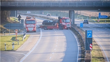 Tragische Nachricht nach den Autounfällen auf der A27, Höhe Anschlussstelle Neuenwalde, in Richtung Cuxhaven: Eine Frau ist gestorben.