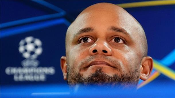 Neuer mit Torwart-Prognose - Später Neuzugang für Kompany Trainer Vincent Kompany freut sich über Rückkehr.