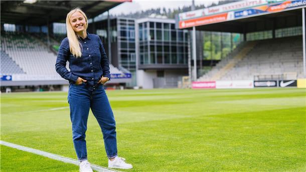 Oft Neuland: Rückkehr nach Geburt bei Profifußballerinnen Trainerin Theresa Merk: Rückkehr auf die Trainerbank nach Babypause.