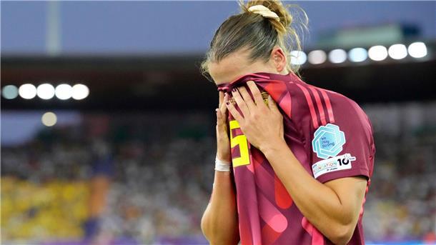 Traurig: Carlotta Wamser nach ihrem Platzverweis.