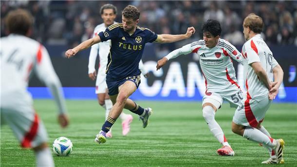 Müller vor Playoff-Debüt mit Whitecaps: „Wie ein DFB-Pokal“ Trifft oft und bereitet Tore vor: Ex-Nationalspieler Müller (links). (Archivfoto)