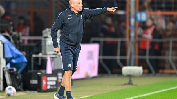 Rösler lacht beim VfL-Einstand - 3:2 gegen Hertha Trotz geringer Temperaturen mit kurzer Hose: Bochum-Coach Rösler