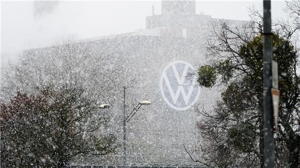 Niedersachsens 100 größte Firmen steigern Umsatz Trotz Krise führt VW unverändert die Liste der wirtschaftsstärksten Unternehmen in Niedersachsen an.