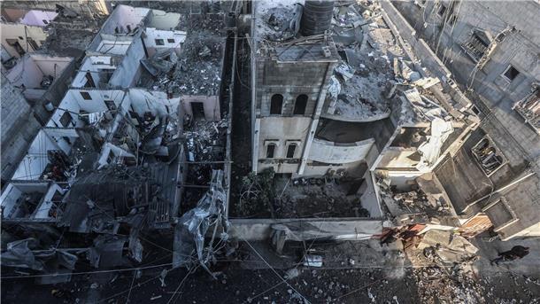 Israel zieht Truppen aus Chan Junis im Gazastreifen ab Trümmer und zerstörte Gebäude in Chan Junis nach einem israelischen Luftangriff.