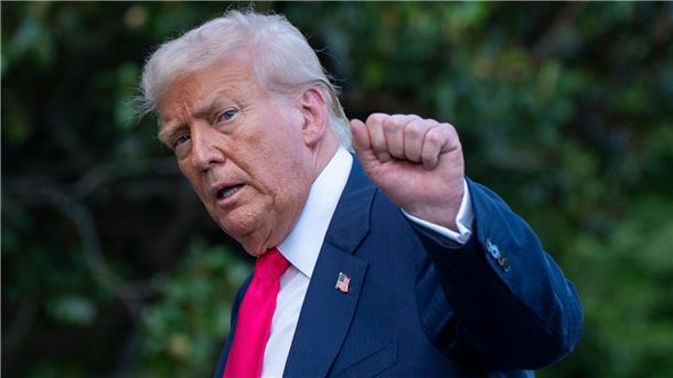 Trump senkt mit neuem Deal Japan-Zollsatz Trump gibt einen neuen Japan-Deal bekannt.