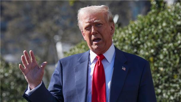 Trump wütet gegen Whiskey-Zoll - Droht mit 200 Prozent Trump ist empört über die Whiskey-Zölle der EU.
