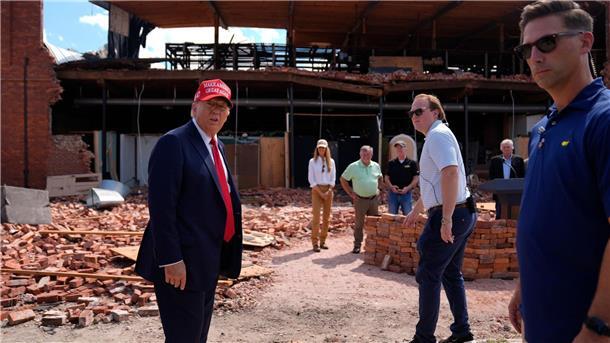 Trump kritisierte die Biden-Regierung nach dem Sturm „Helene“ dafür, nicht ausreichend reagiert zu haben - und reiste selbst in Katastrophengebiet.