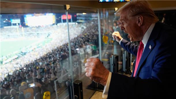 Trump will als erster amtierender Präsident einen Super Bowl vor Ort verfolgen.