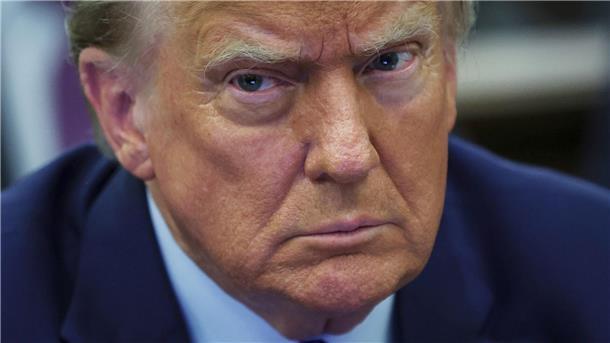 US-Berufungsgericht: Meiste Trump-Zölle sind rechtswidrig Trump will die Gerichtsentscheidung vor dem Supreme Court anfechten. (Archivbild)