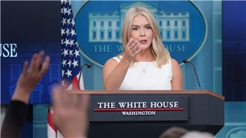 Trumps Sprecherin Karoline Leavitt stellt klar, dass die Visa-Gebühr nicht jährlich erhoben wird. 