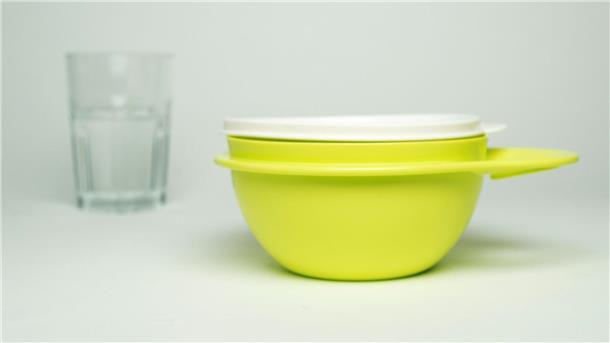 Tupperware vor dem Aus? Einstige Kultfirma in Geldnöten Tupperware teilt mit, dass die Fortsetzung des Geschäftsbetriebs angesichts von Liquiditätsengpässen ungewiss sei.